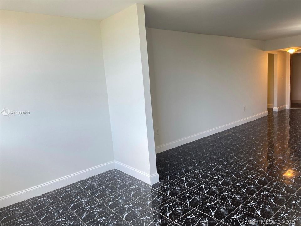 Recently Sold: $130,000 (1 beds, 1 baths, 889 Square Feet)