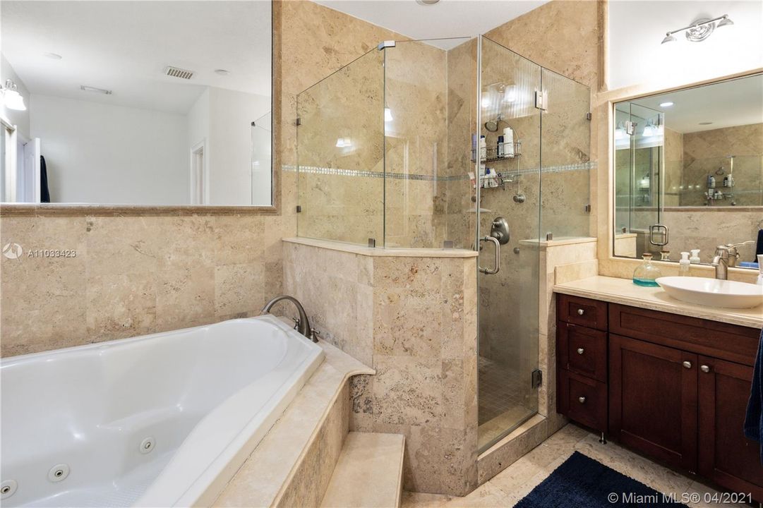 最近租的: $4,900 (3 贝兹, 2 浴室, 2208 平方英尺)