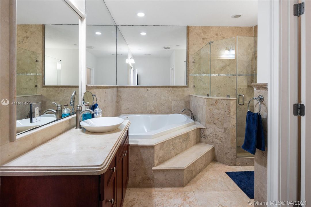 最近租的: $4,900 (3 贝兹, 2 浴室, 2208 平方英尺)