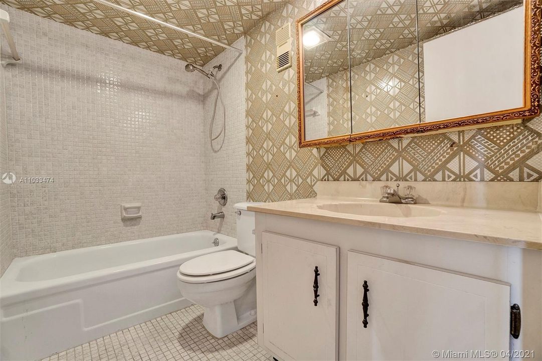 Vendido Recientemente: $112,000 (2 camas, 2 baños, 1120 Pies cuadrados)