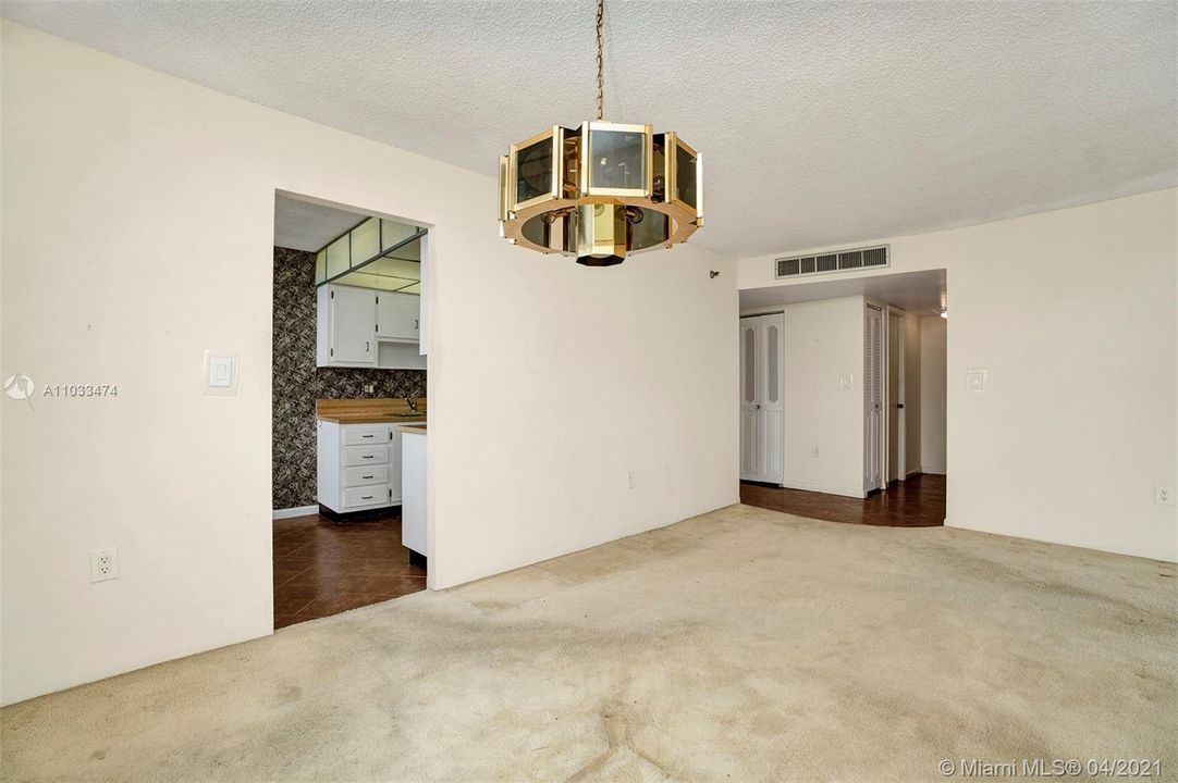 Vendido Recientemente: $112,000 (2 camas, 2 baños, 1120 Pies cuadrados)