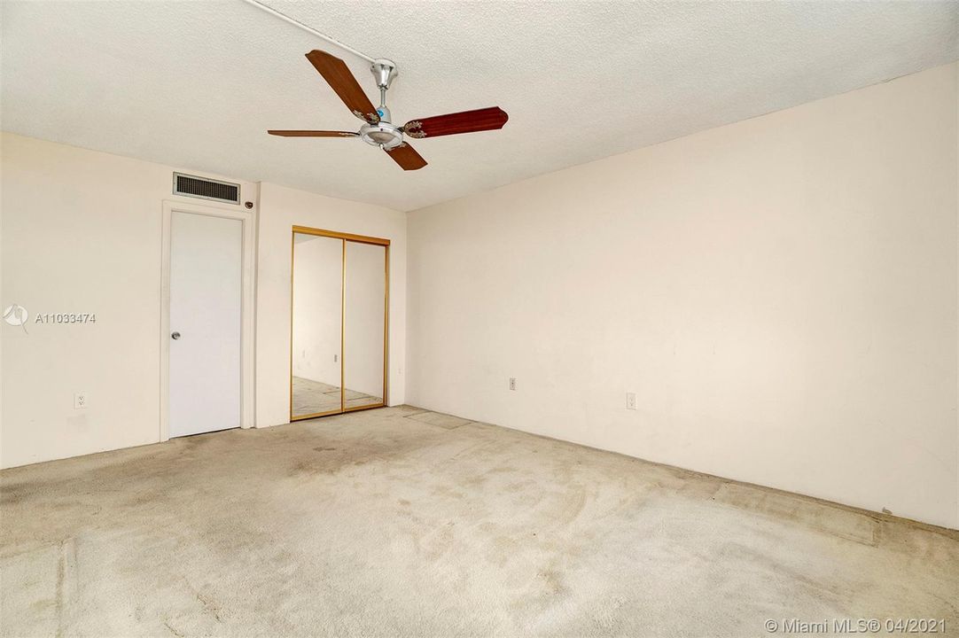 Vendido Recientemente: $112,000 (2 camas, 2 baños, 1120 Pies cuadrados)