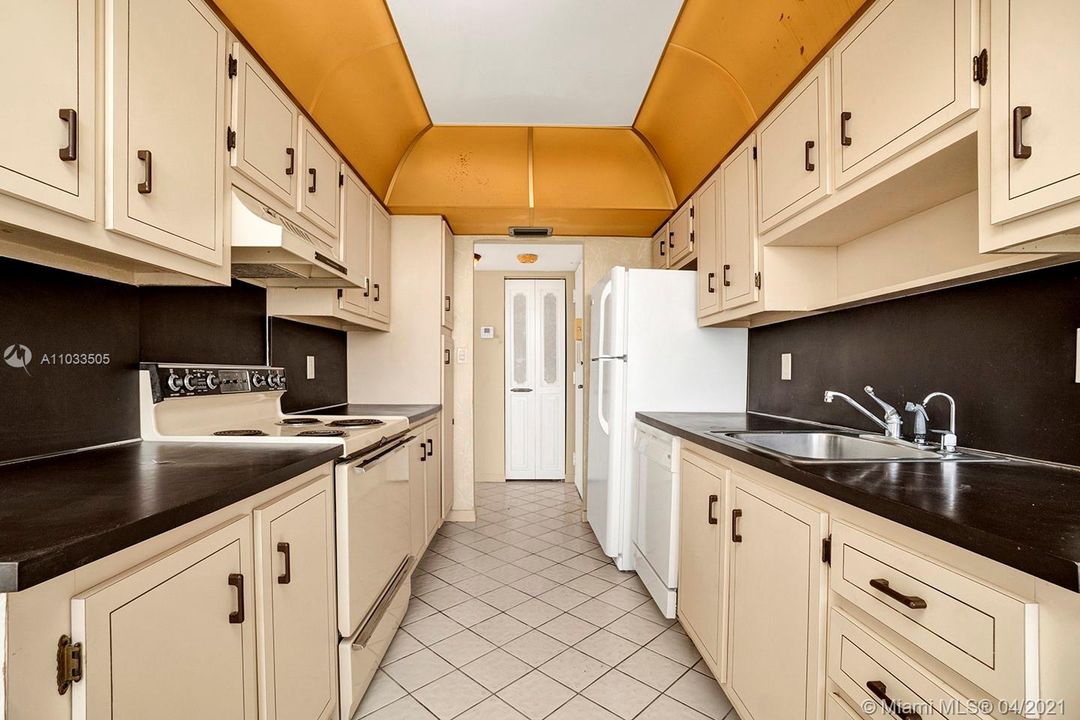 Vendido Recientemente: $130,000 (2 camas, 2 baños, 1120 Pies cuadrados)