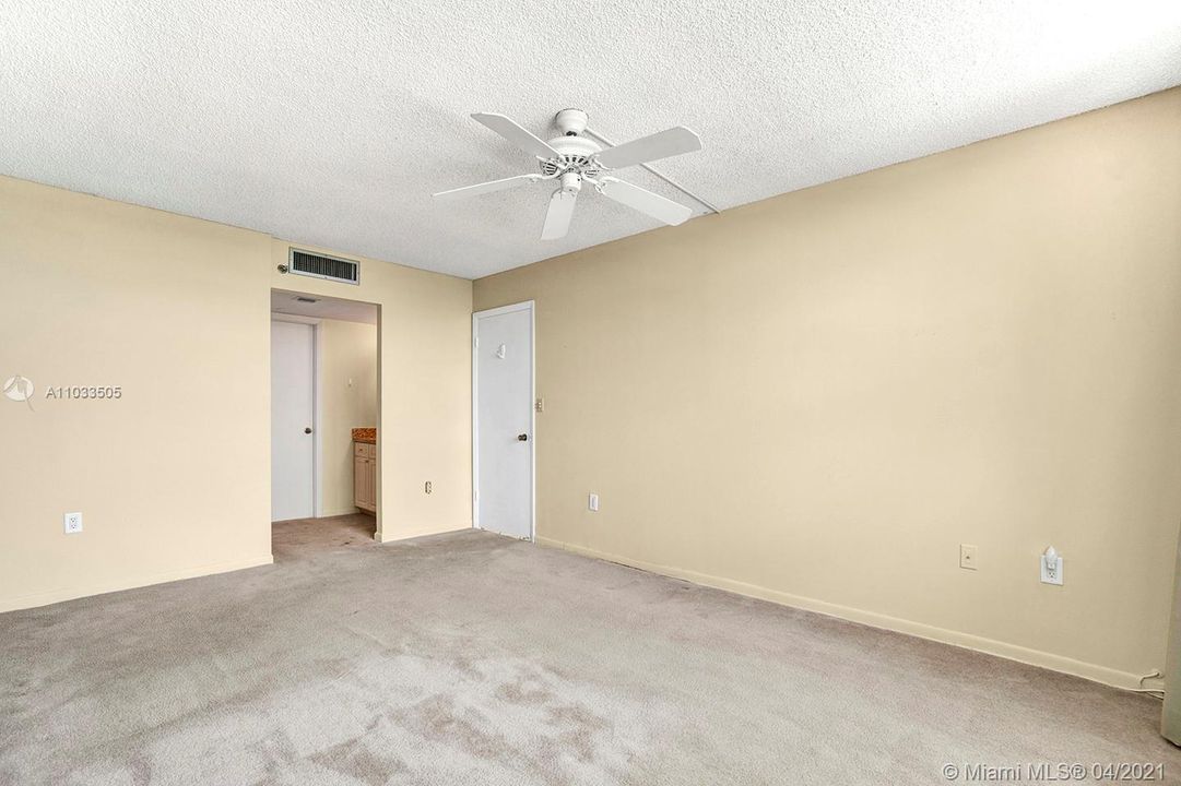 Vendido Recientemente: $130,000 (2 camas, 2 baños, 1120 Pies cuadrados)