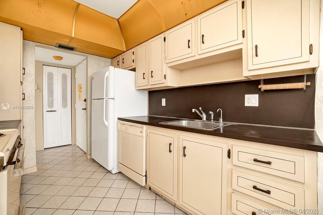 Vendido Recientemente: $130,000 (2 camas, 2 baños, 1120 Pies cuadrados)