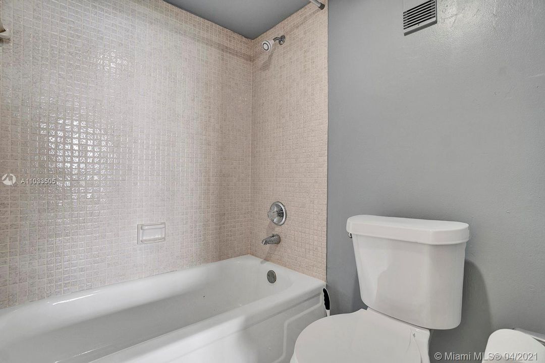 Vendido Recientemente: $130,000 (2 camas, 2 baños, 1120 Pies cuadrados)