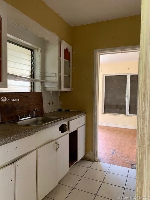 Recently Sold: $219,800 (3 beds, 1 baths, 969 Square Feet)