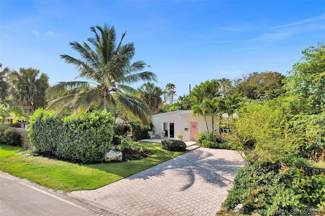 最近售出: $639,000 (3 贝兹, 2 浴室, 1284 平方英尺)