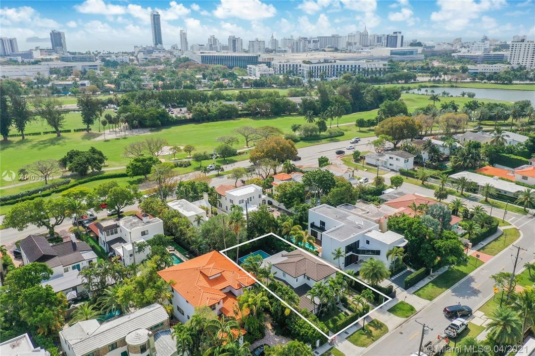 Recently Sold: $2,500,000 (4 beds, 3 baths, 2872 Square Feet)