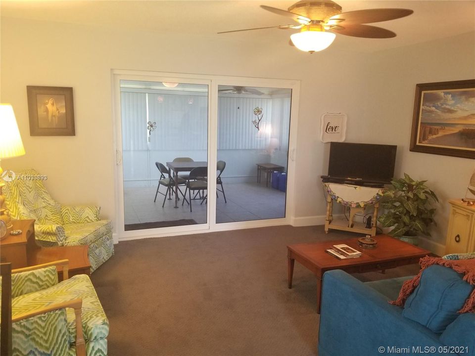 Recently Sold: $115,000 (1 beds, 1 baths, 648 Square Feet)