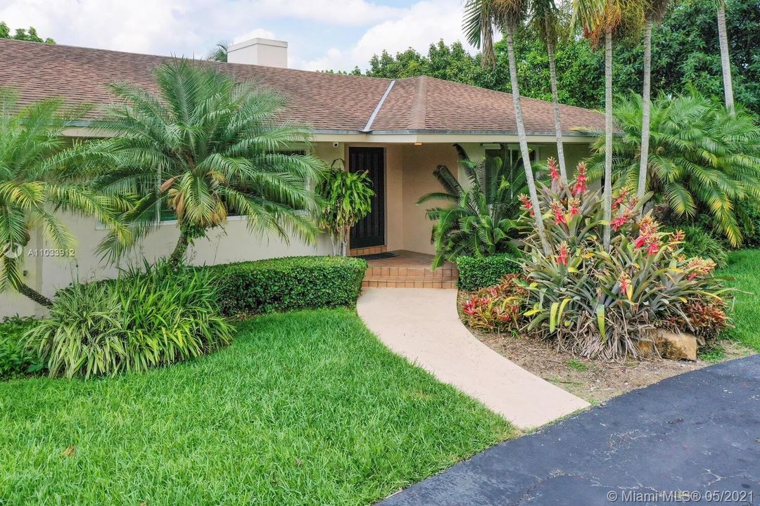 Recently Sold: $1,100,000 (3 beds, 2 baths, 1825 Square Feet)