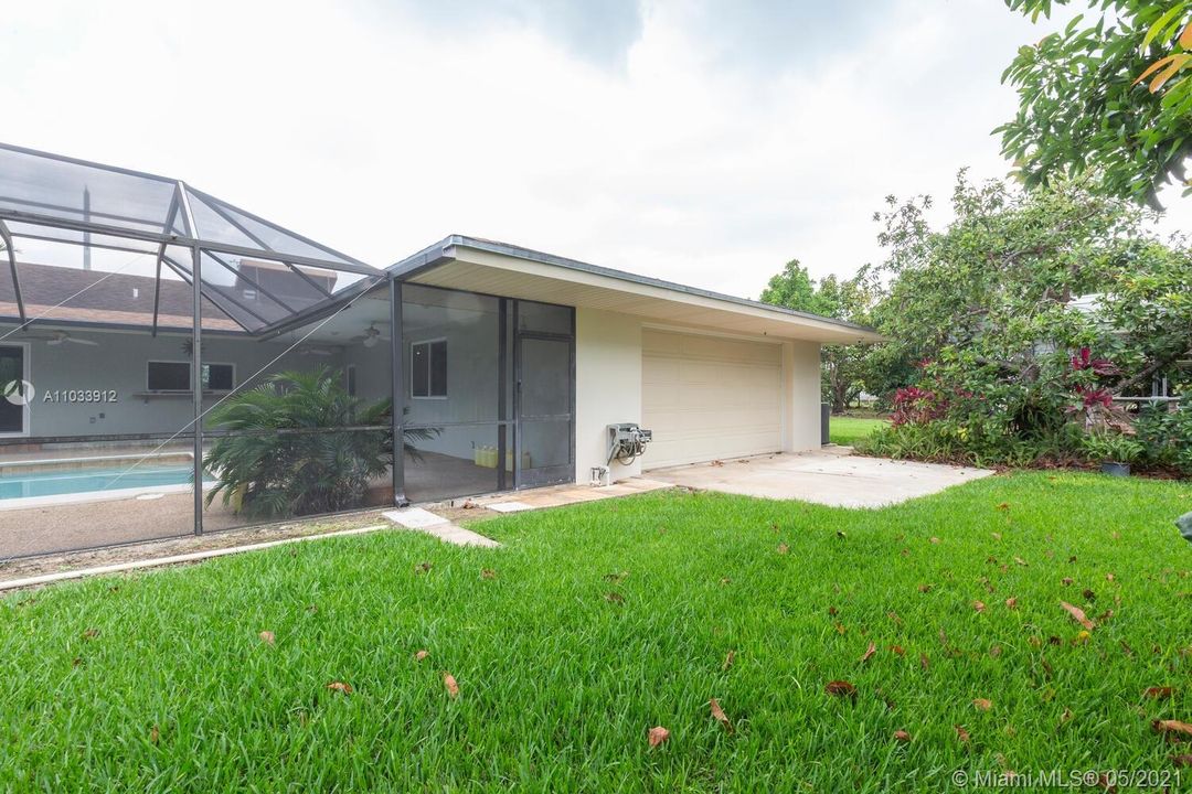 Recently Sold: $1,100,000 (3 beds, 2 baths, 1825 Square Feet)