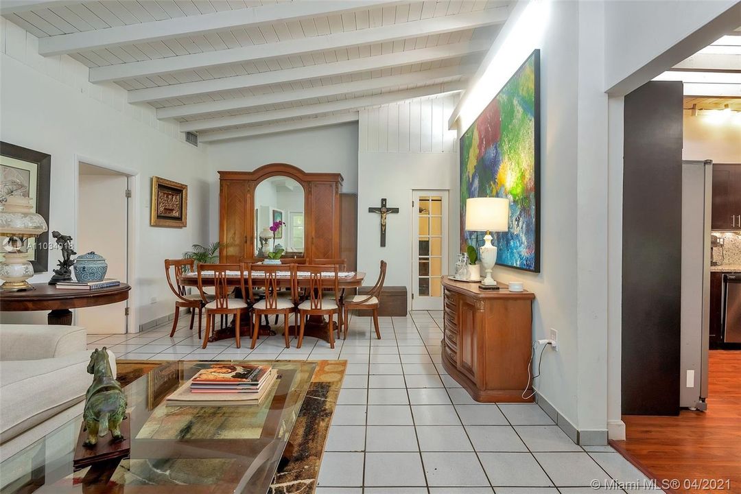 Недавно арендовано: $4,000 (3 спален, 2 ванн, 1590 Квадратных фут)