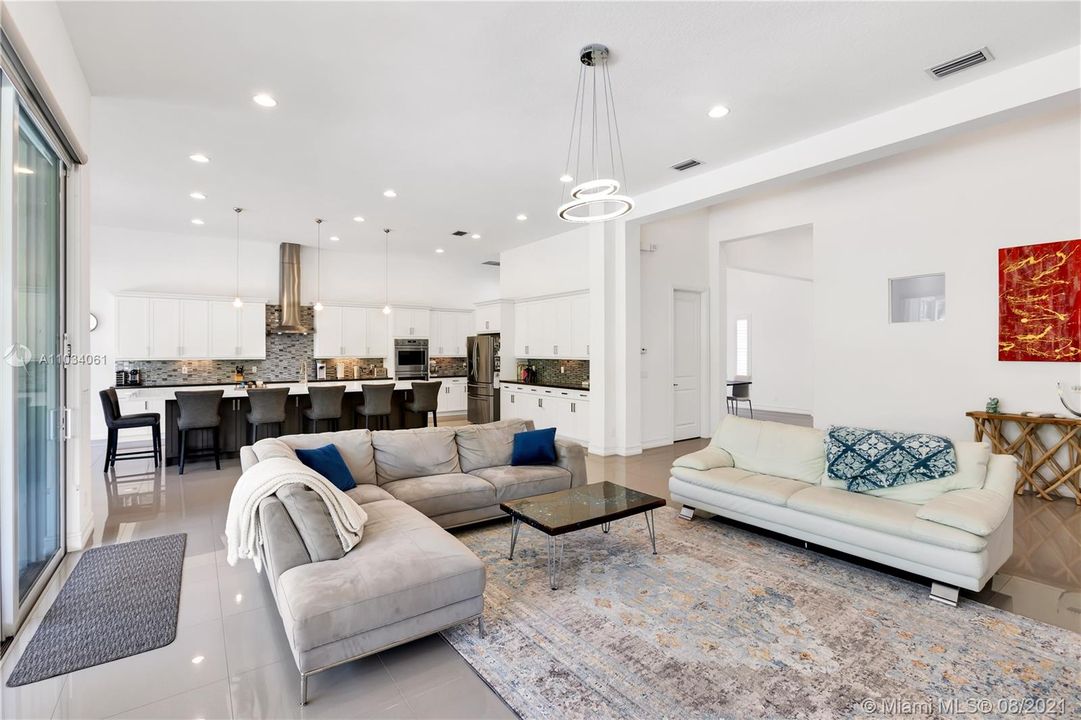 Recently Sold: $1,739,000 (4 beds, 3 baths, 5270 Square Feet)