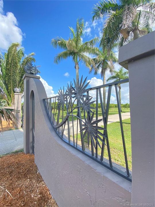Recently Sold: $2,200,000 (3 beds, 3 baths, 3674 Square Feet)