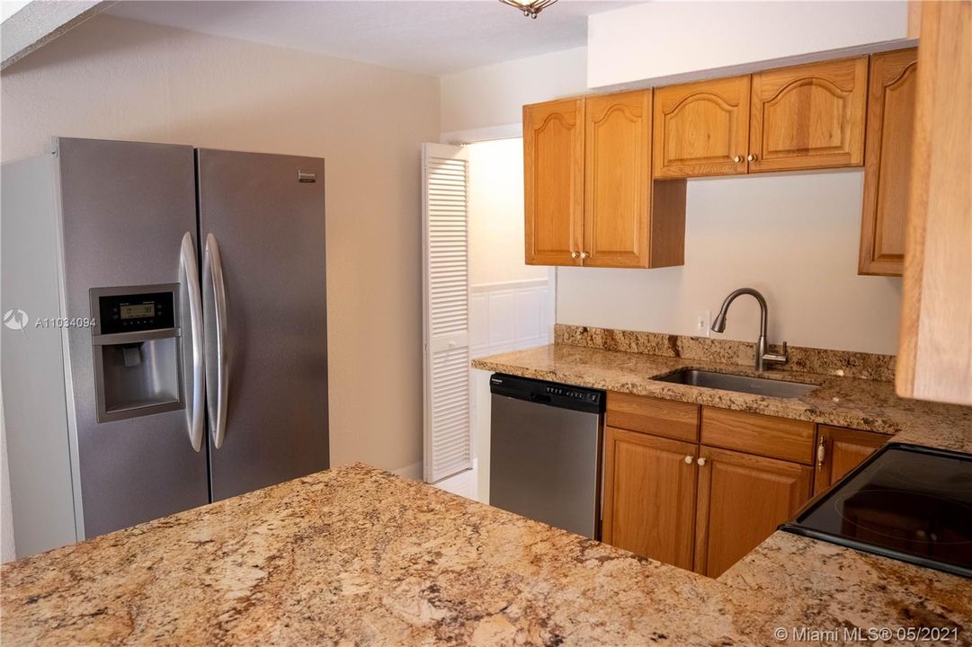 最近售出: $250,000 (3 贝兹, 2 浴室, 1341 平方英尺)