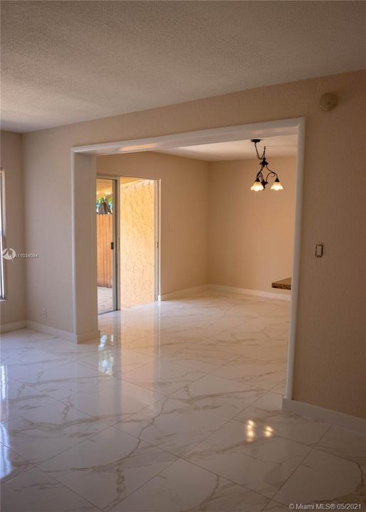 最近售出: $250,000 (3 贝兹, 2 浴室, 1341 平方英尺)