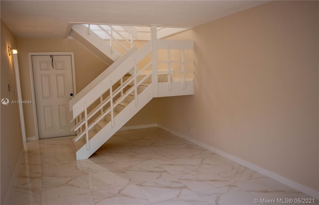 最近售出: $250,000 (3 贝兹, 2 浴室, 1341 平方英尺)