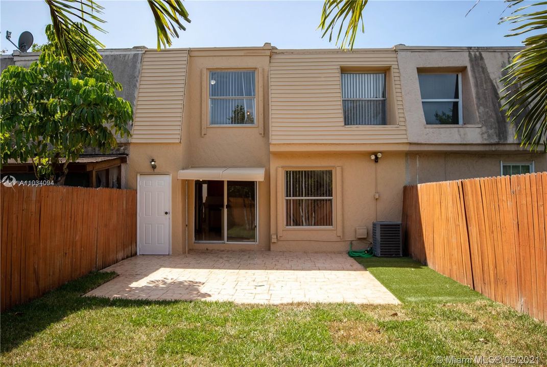 最近售出: $250,000 (3 贝兹, 2 浴室, 1341 平方英尺)