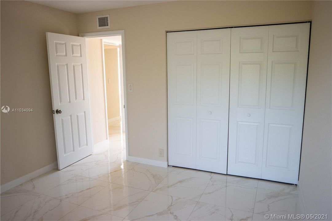 最近售出: $250,000 (3 贝兹, 2 浴室, 1341 平方英尺)