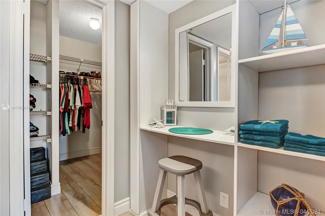 Недавно продано: $299,900 (2 спален, 2 ванн, 1316 Квадратных фут)