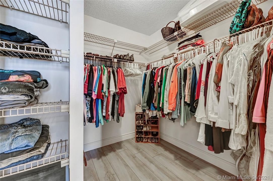 Недавно продано: $299,900 (2 спален, 2 ванн, 1316 Квадратных фут)