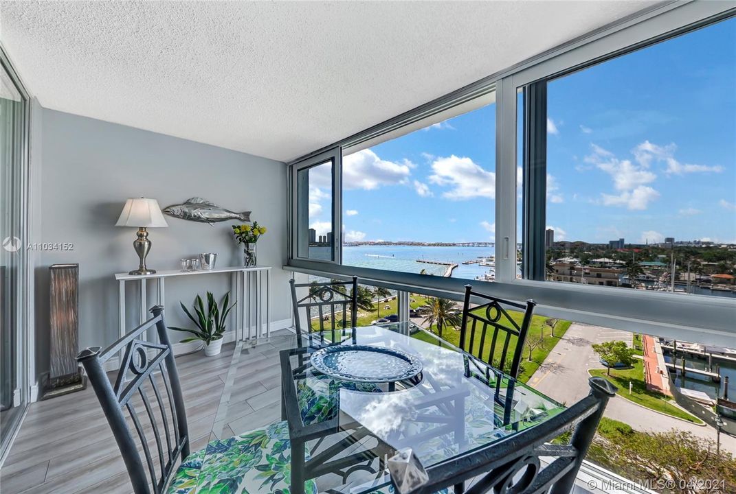 Недавно продано: $299,900 (2 спален, 2 ванн, 1316 Квадратных фут)