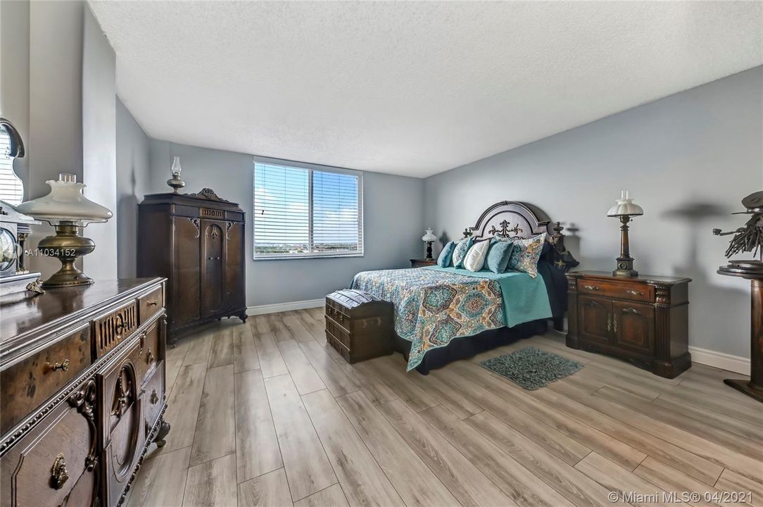 Недавно продано: $299,900 (2 спален, 2 ванн, 1316 Квадратных фут)