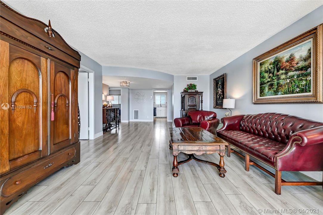 Недавно продано: $299,900 (2 спален, 2 ванн, 1316 Квадратных фут)