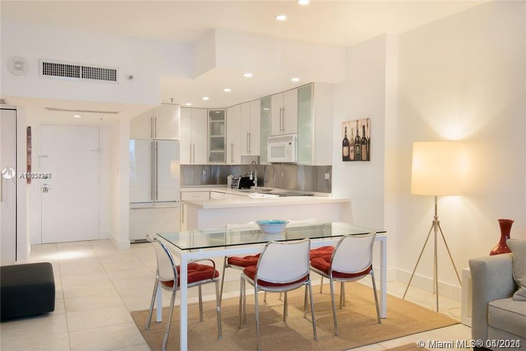 Recently Sold: $790,000 (1 beds, 2 baths, 880 Square Feet)