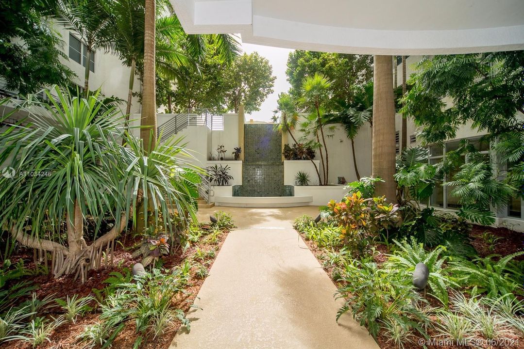 Recently Sold: $240,000 (2 beds, 2 baths, 1036 Square Feet)