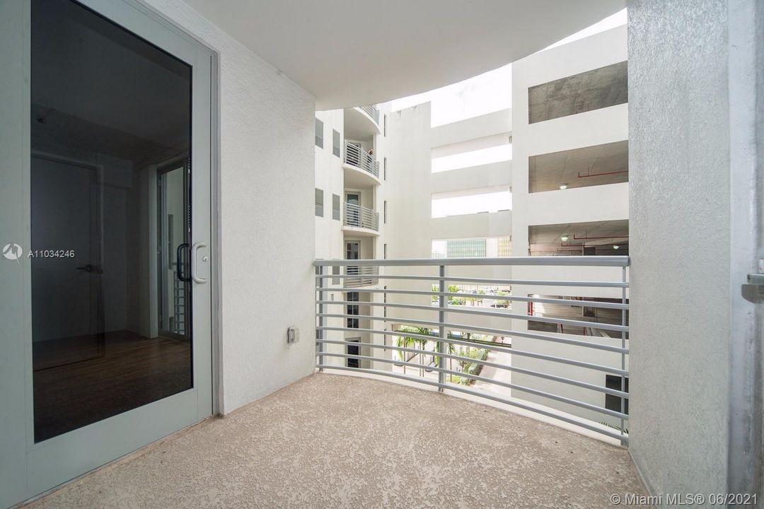 Recently Sold: $240,000 (2 beds, 2 baths, 1036 Square Feet)