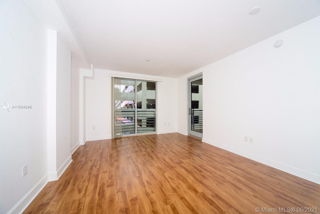 Recently Sold: $240,000 (2 beds, 2 baths, 1036 Square Feet)