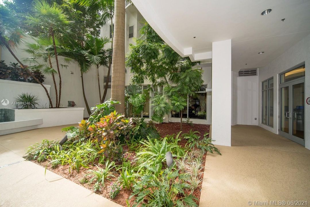 Recently Sold: $240,000 (2 beds, 2 baths, 1036 Square Feet)