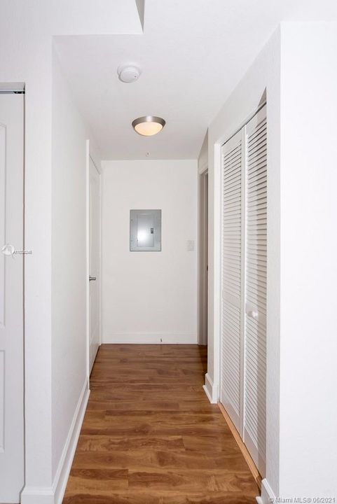 Recently Sold: $240,000 (2 beds, 2 baths, 1036 Square Feet)