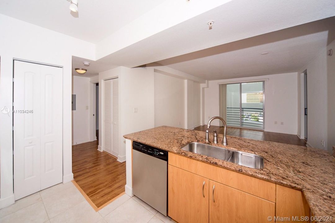 Recently Sold: $240,000 (2 beds, 2 baths, 1036 Square Feet)