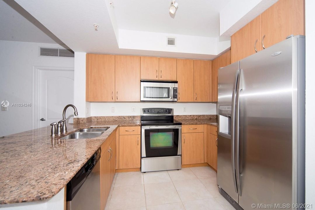 Recently Sold: $240,000 (2 beds, 2 baths, 1036 Square Feet)