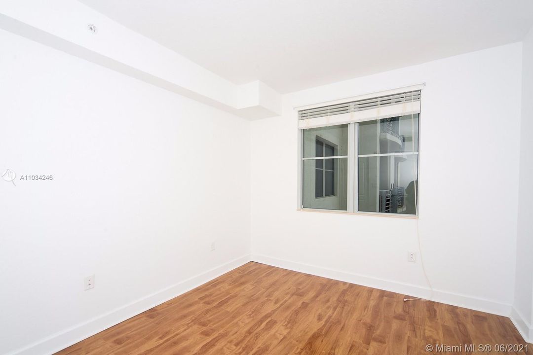 Recently Sold: $240,000 (2 beds, 2 baths, 1036 Square Feet)