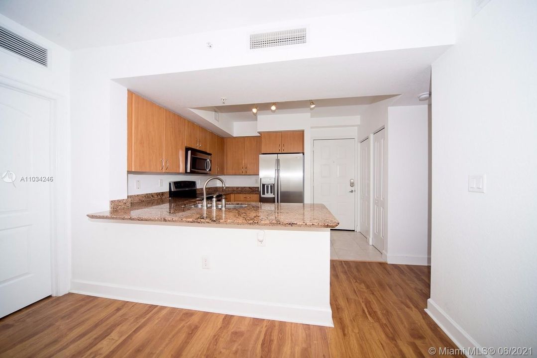Recently Sold: $240,000 (2 beds, 2 baths, 1036 Square Feet)