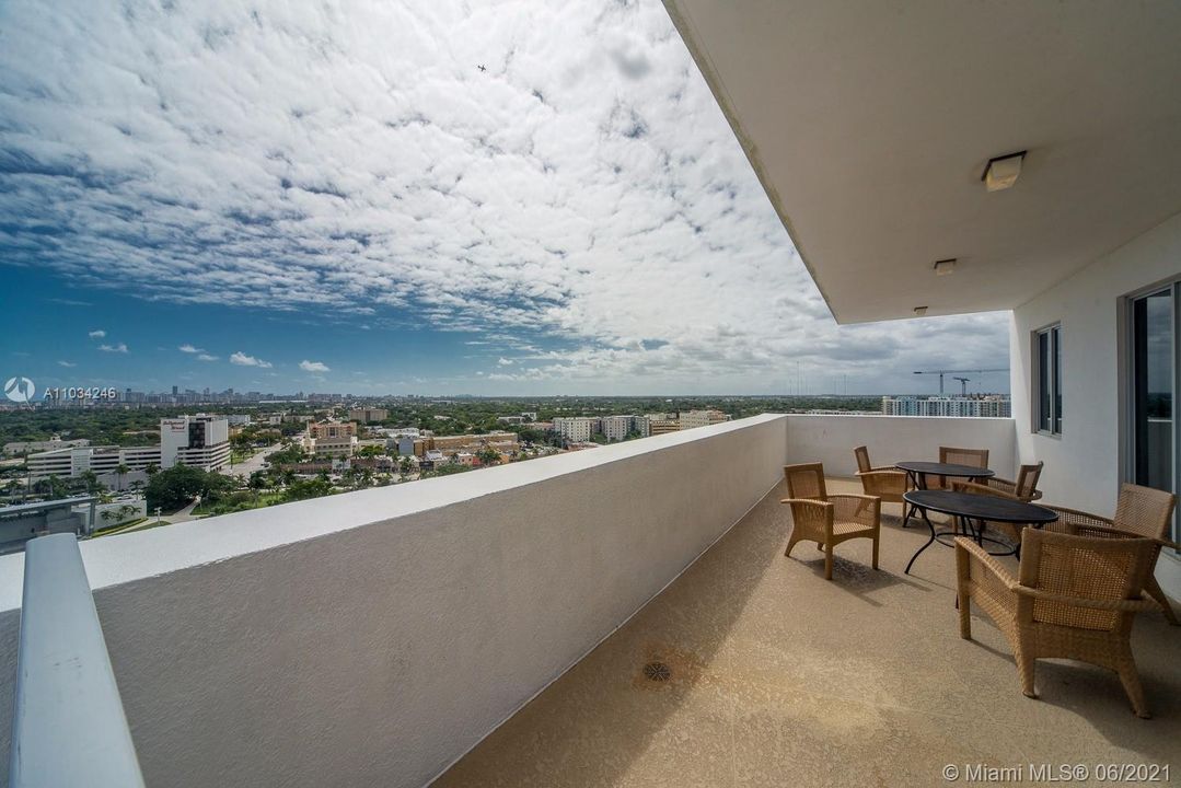 Recently Sold: $240,000 (2 beds, 2 baths, 1036 Square Feet)