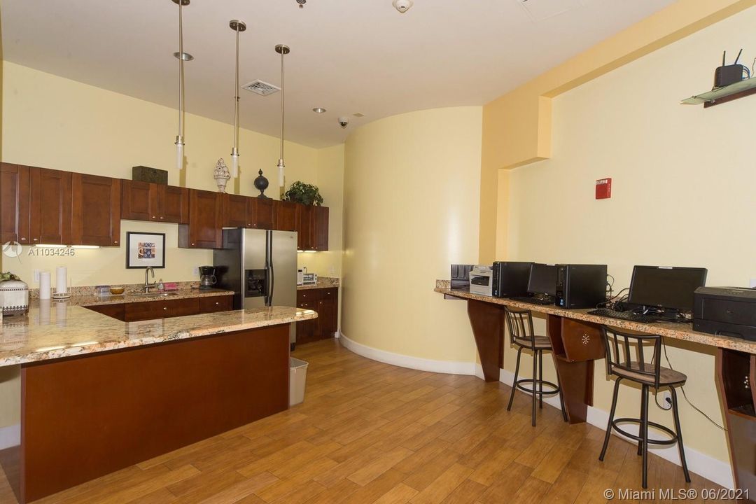 Recently Sold: $240,000 (2 beds, 2 baths, 1036 Square Feet)