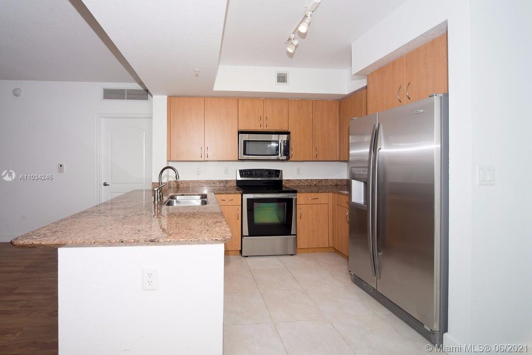Recently Sold: $240,000 (2 beds, 2 baths, 1036 Square Feet)