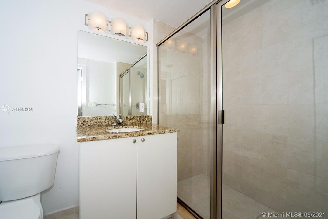 Recently Sold: $240,000 (2 beds, 2 baths, 1036 Square Feet)