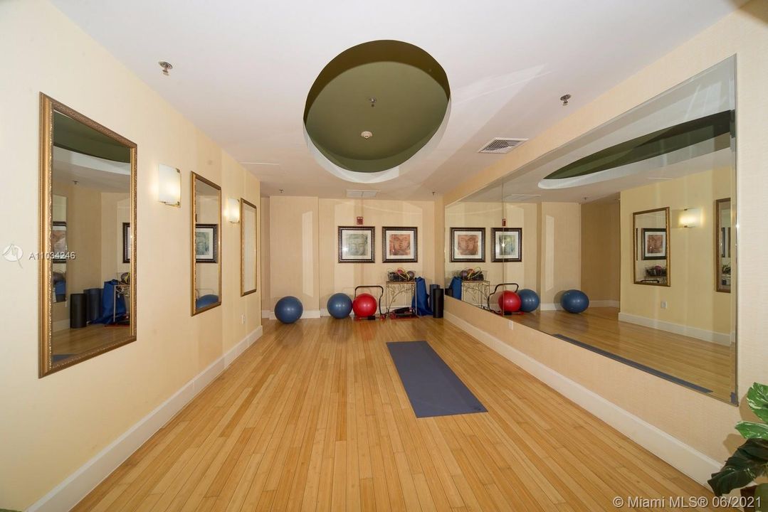 Recently Sold: $240,000 (2 beds, 2 baths, 1036 Square Feet)