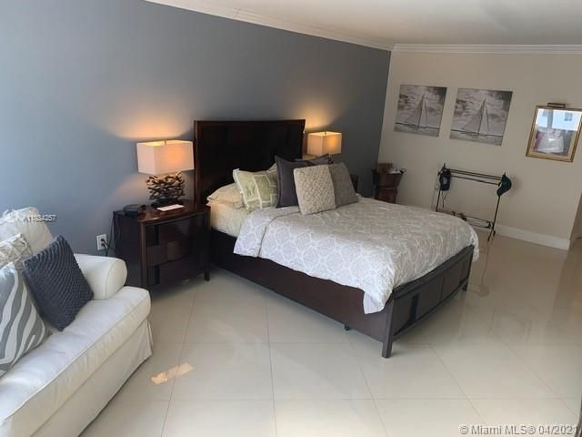Recently Sold: $829,999 (2 beds, 2 baths, 1868 Square Feet)
