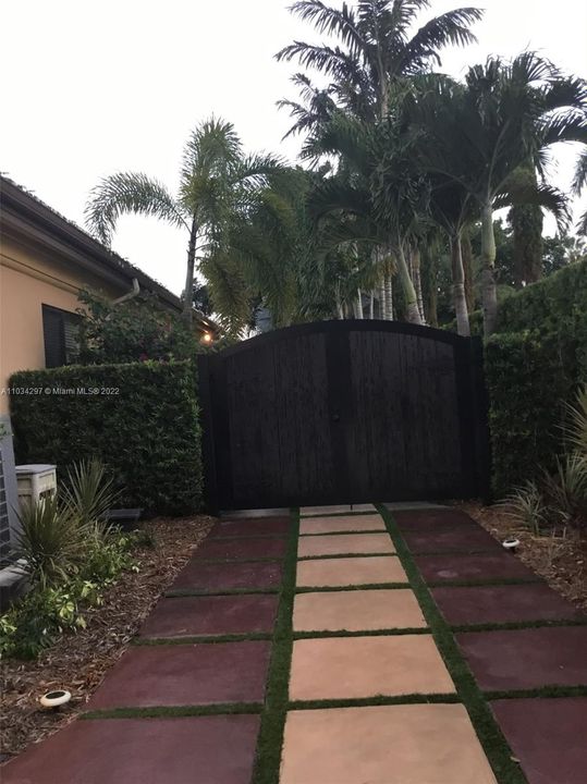 Side walkway with double privacy gate to backyard