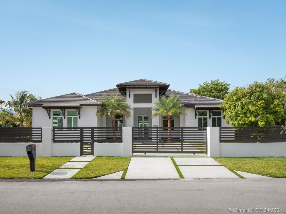 Recently Sold: $2,000,000 (5 beds, 5 baths, 3891 Square Feet)