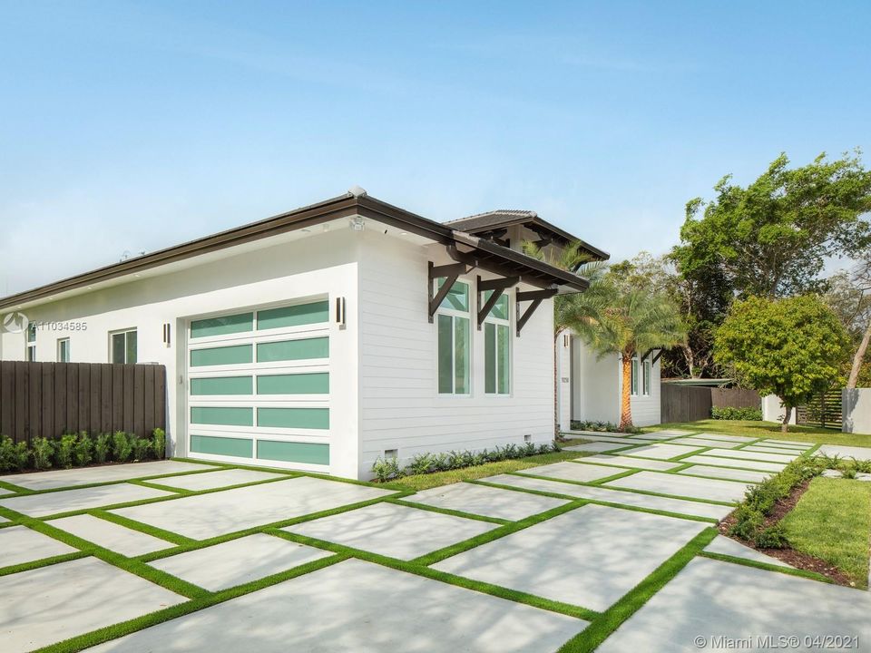 Recently Sold: $2,000,000 (5 beds, 5 baths, 3891 Square Feet)