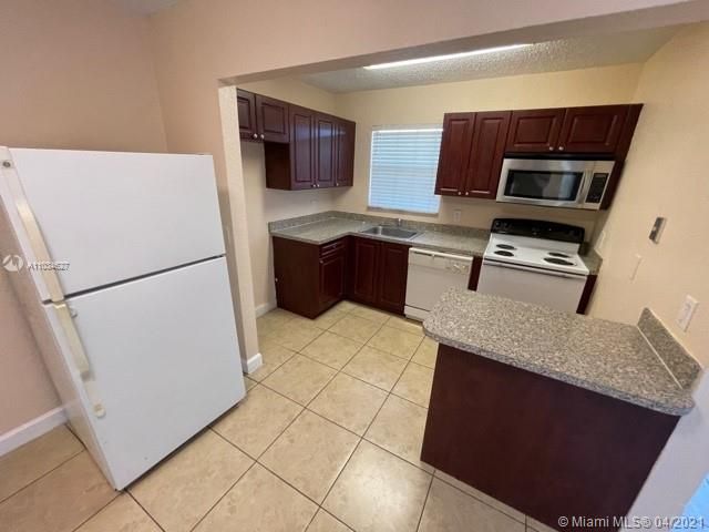 Recently Rented: $1,190 (2 beds, 1 baths, 771 Square Feet)