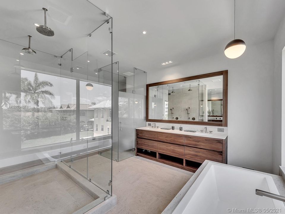 Недавно продано: $11,900,000 (8 спален, 7 ванн, 0 Квадратных фут)